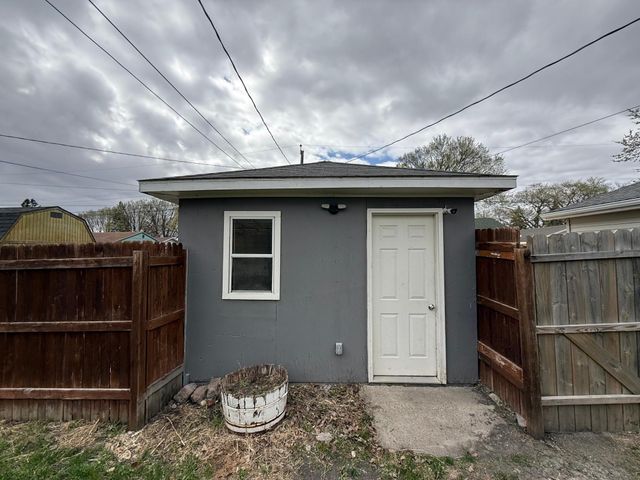 1518 BROADWAY N, Fargo, ND 58102