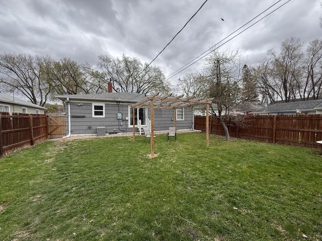 1518 BROADWAY N, Fargo, ND 58102