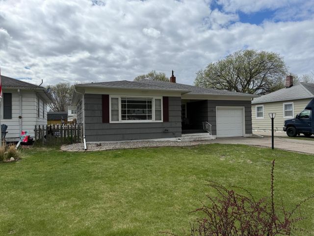 1518 BROADWAY N, Fargo, ND 58102