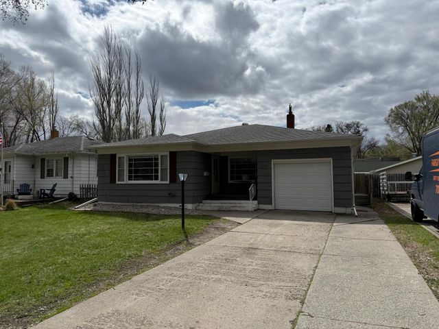 1518 BROADWAY N, Fargo, ND 58102
