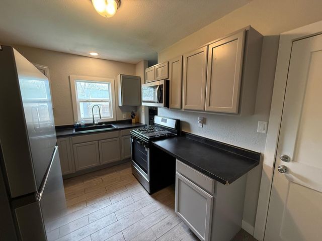 1518 BROADWAY N, Fargo, ND 58102