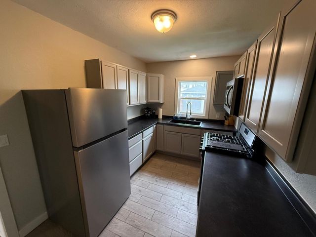 1518 BROADWAY N, Fargo, ND 58102