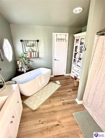 295 Casablanca Court, Cecilia, KY 42724