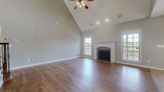 309 Retriever Ct, Clarksville, TN 37043