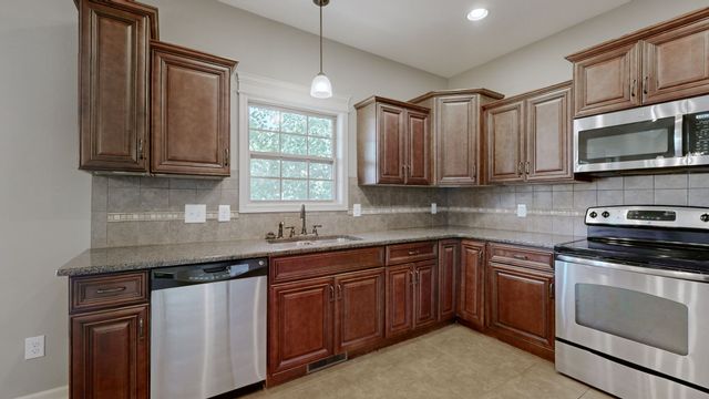 309 Retriever Ct, Clarksville, TN 37043