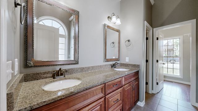 309 Retriever Ct, Clarksville, TN 37043