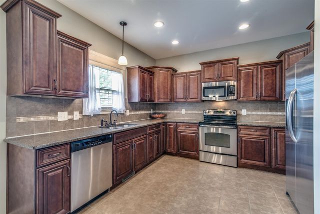 309 Retriever Ct, Clarksville, TN 37043