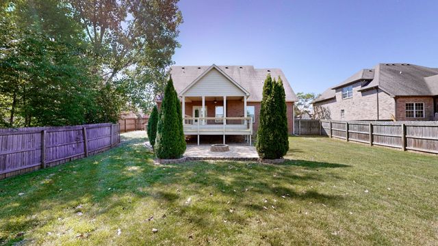 309 Retriever Ct, Clarksville, TN 37043