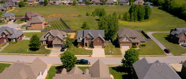 309 Retriever Ct, Clarksville, TN 37043