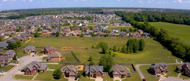 309 Retriever Ct, Clarksville, TN 37043