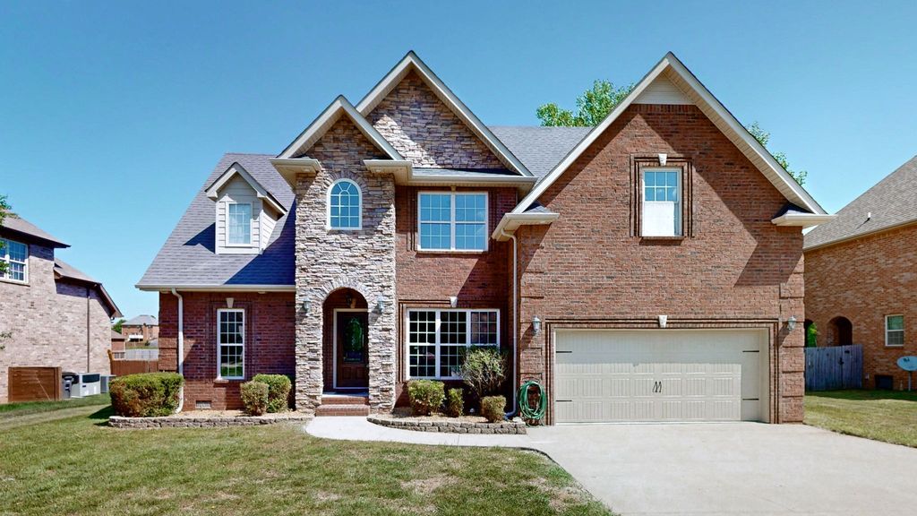 309 Retriever Ct, Clarksville, TN 37043