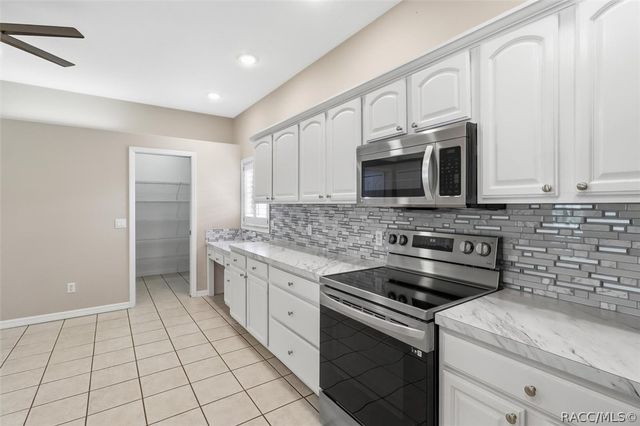 6484 W Cannondale Drive, Crystal River, FL 34429