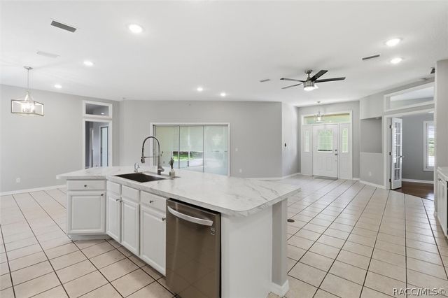 6484 W Cannondale Drive, Crystal River, FL 34429