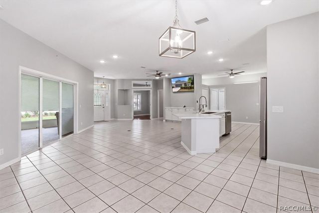 6484 W Cannondale Drive, Crystal River, FL 34429