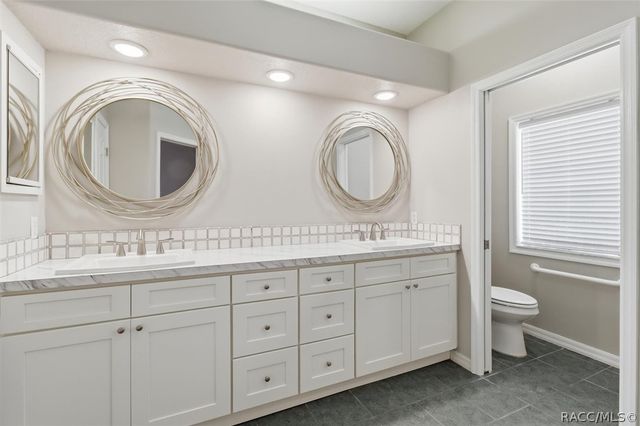 6484 W Cannondale Drive, Crystal River, FL 34429