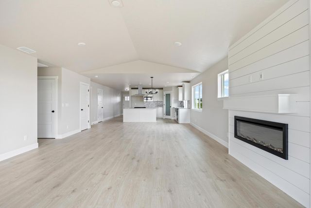 308 NW Monte Vista Avenue 26, Madras, OR 97741