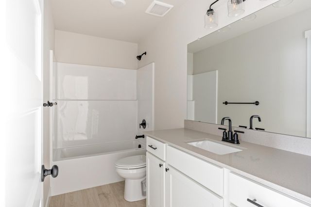 308 NW Monte Vista Avenue 26, Madras, OR 97741