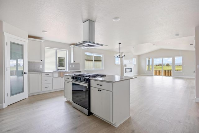 308 NW Monte Vista Avenue 26, Madras, OR 97741