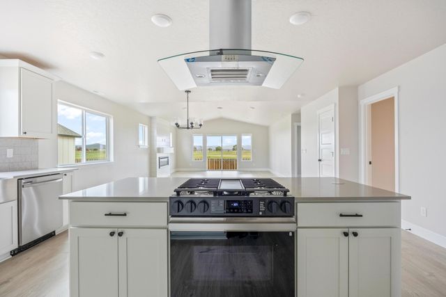 308 NW Monte Vista Avenue 26, Madras, OR 97741