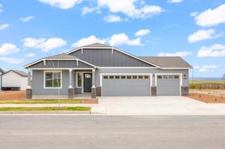 308 NW Monte Vista Avenue 26, Madras, OR 97741