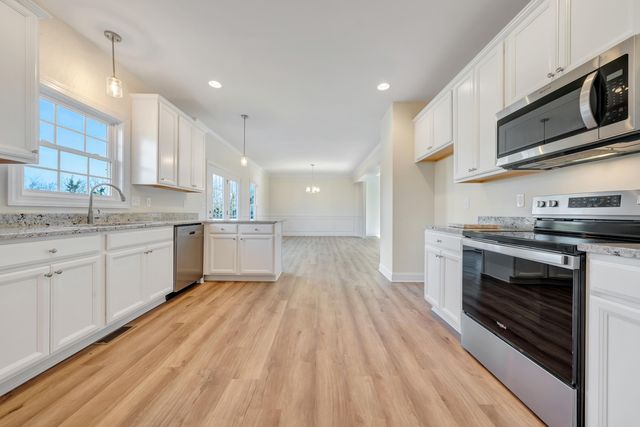 2825 Russlen DR, Salem, VA 24153