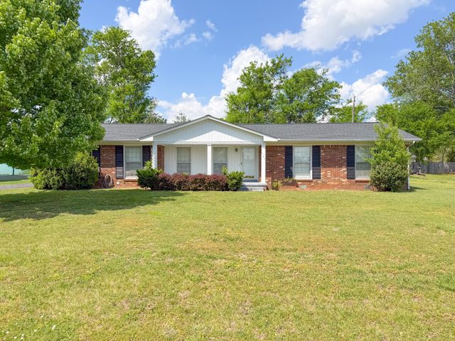 704 1st St, Lawrenceburg, TN 38464