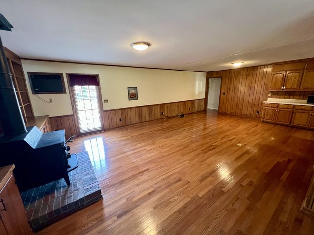 704 1st St, Lawrenceburg, TN 38464