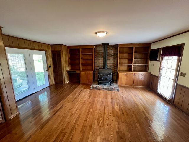 704 1st St, Lawrenceburg, TN 38464