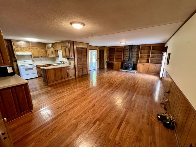 704 1st St, Lawrenceburg, TN 38464
