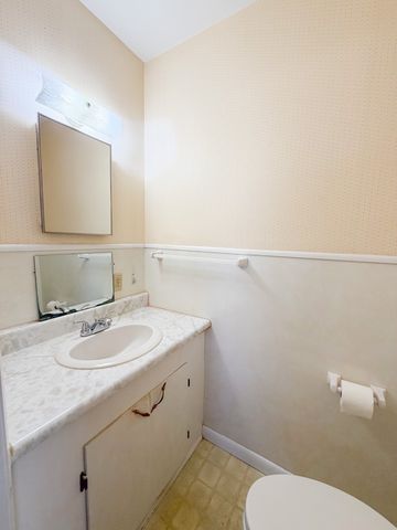 704 1st St, Lawrenceburg, TN 38464
