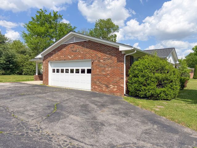704 1st St, Lawrenceburg, TN 38464