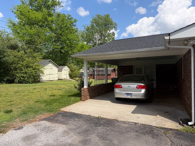 704 1st St, Lawrenceburg, TN 38464