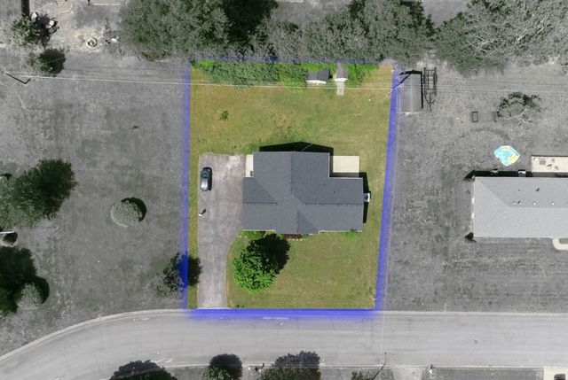 704 1st St, Lawrenceburg, TN 38464