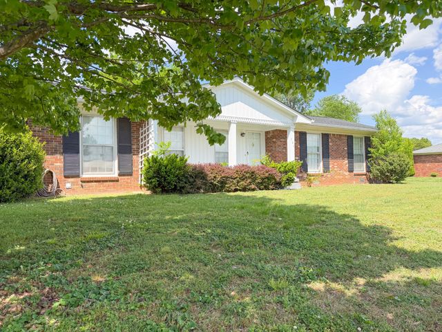 704 1st St, Lawrenceburg, TN 38464