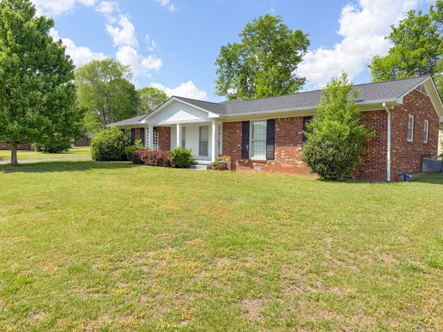 704 1st St, Lawrenceburg, TN 38464
