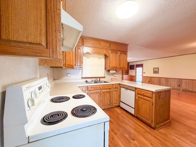 704 1st St, Lawrenceburg, TN 38464