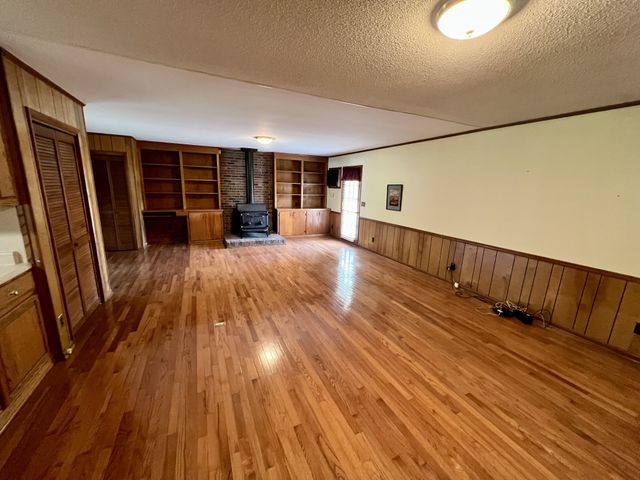 704 1st St, Lawrenceburg, TN 38464