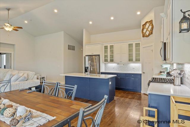 2200 ARROWLEAF DR, Cheyenne, WY 82007