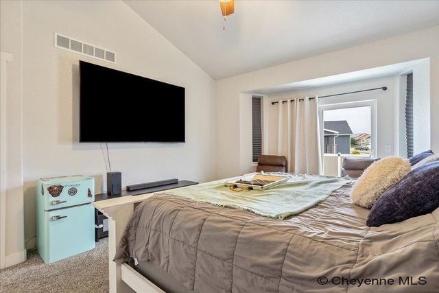 2200 ARROWLEAF DR, Cheyenne, WY 82007