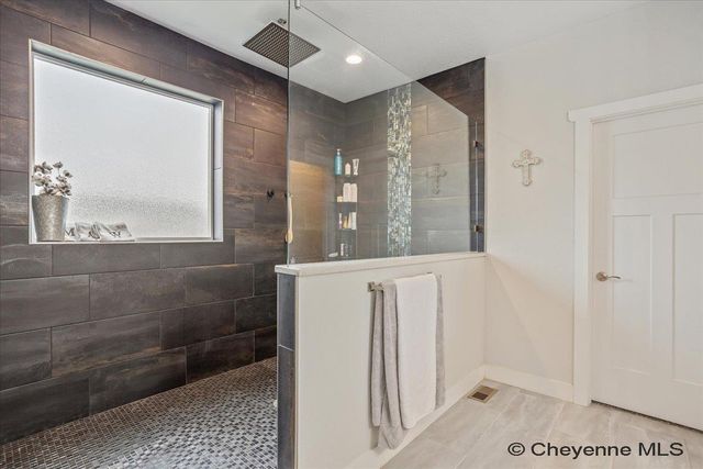 2200 ARROWLEAF DR, Cheyenne, WY 82007