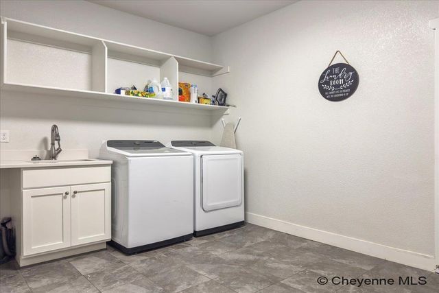 2200 ARROWLEAF DR, Cheyenne, WY 82007