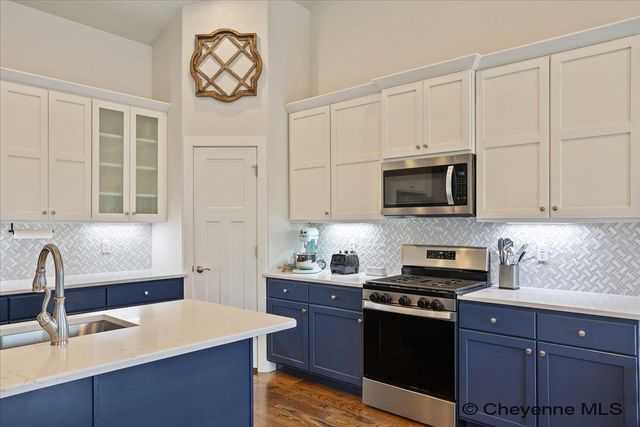 2200 ARROWLEAF DR, Cheyenne, WY 82007