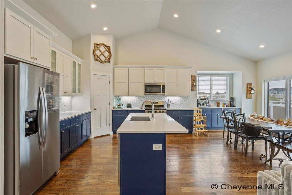 2200 ARROWLEAF DR, Cheyenne, WY 82007