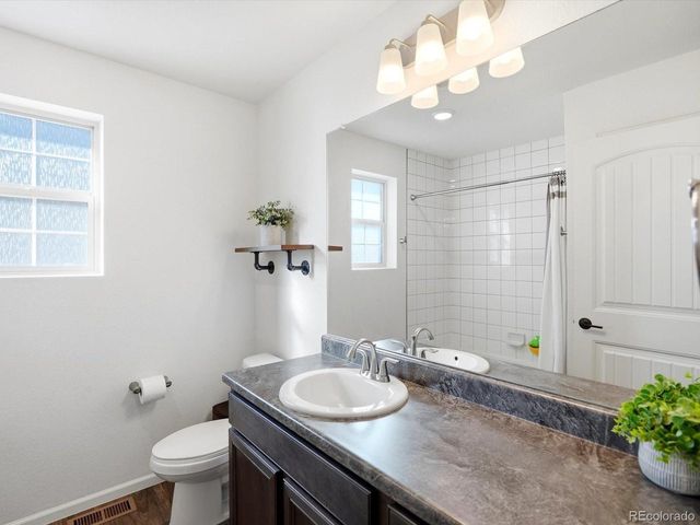 3905 Windwood Dr, Johnstown, CO 80534