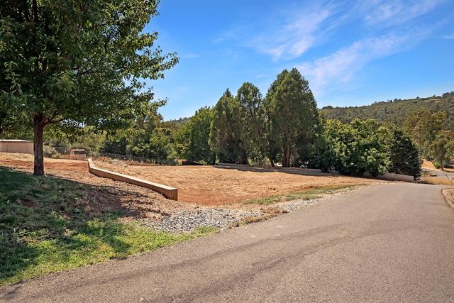 5401 Banbury Cross Rd, Shingle Springs, CA 95682
