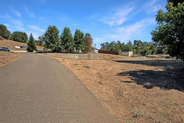 5401 Banbury Cross Rd, Shingle Springs, CA 95682
