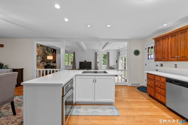 15 Camille Lane, Simsbury, CT 06092
