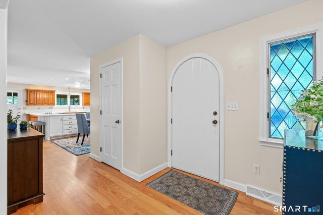 15 Camille Lane, Simsbury, CT 06092