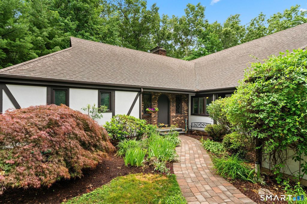 15 Camille Lane, Simsbury, CT 06092