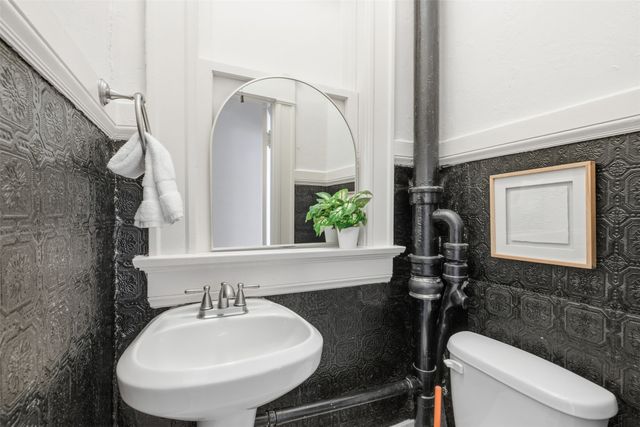 2264 Lipscomb Street, Fort Worth, TX 76110